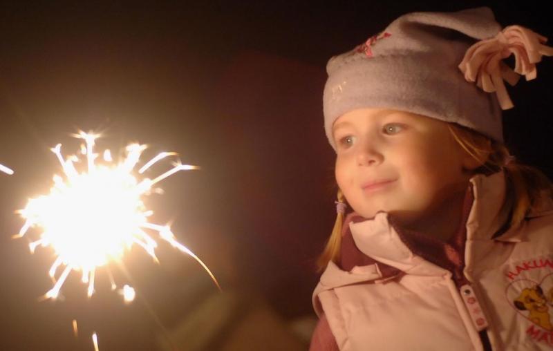 Ура, каникулы! Пиротехника, которую можно запускать с детьми - Вилюйск | vilyujsk.salutsklad.ru